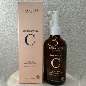 $23 🌙‎ One Love Organics Bontanical C 🍊 Body Oil 🆕 FULL SZ